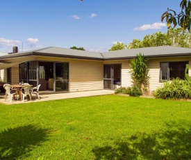 Peaceful Poplar - Whitianga Holiday Home