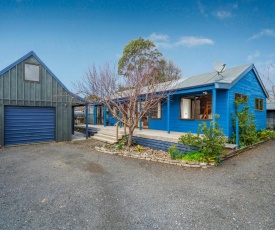 Sky Blue Bach - Whitianga Holiday Home