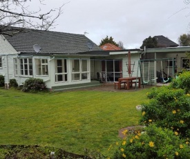 Hidden Gem and Entire Bungalow in Central hutt