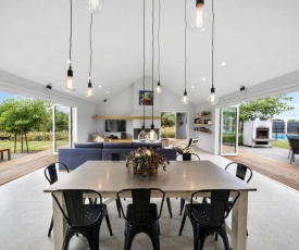 Martinborough Estate Retreat - Martinborough Holiday Home