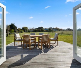 Te Whare Hipi - Martinborough Holiday Home