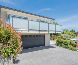 Sun on Seaview - Paraparaumu Beach Holiday Home