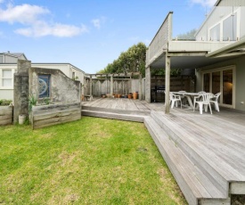 Stroll to the Sea - Te Horo Beach Holiday House