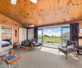 The Beachsider - Te Horo Beach Holiday Home