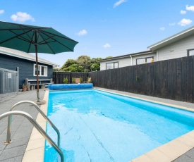 Bare Feet Retreat - Waikanae Beach Holiday Home