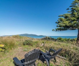 Beachfront Getaway - Waikanae Beach Holiday Home