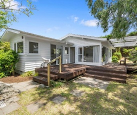 Blue Gate Cottage - Waikanae Beach Holiday Home