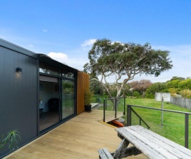 Calapso Cottage - Waikanae Beach Holiday Home