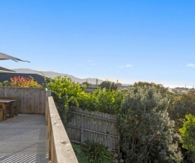 Kapiti Views - Waikanae Beach Holiday Home