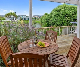 Lagoon Haven - Waikanae Holiday Home