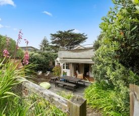 The Beach Bach - Waikanae Beach Holiday Home