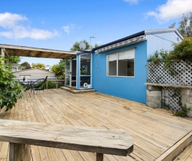 The Wee Blue Bach - Waikanae Beach Holiday Home