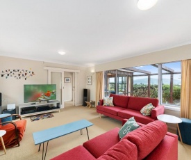 Tranquility Base - Waikanae Beach Holiday Home