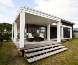 Waikanae Retreat - Waikanae Beach Holiday Home