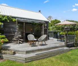 Waimea Cottage - Waikanae Holiday Home