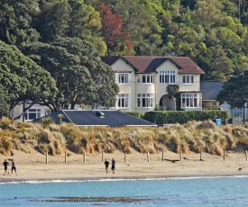 Beachfront Wellington Bed and Breakfast