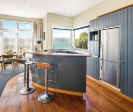 Pristine 2-bed waterfront, Karaka Bays