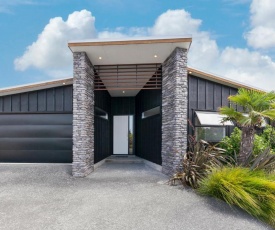 Stylish Villa Escape - Matakana Holiday Home