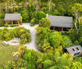 Paparoa Beach Hideaway with Hot Tub