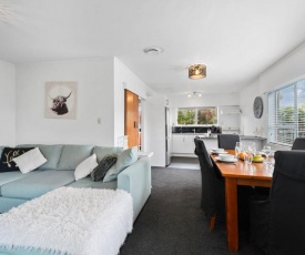 Archie's Beach Bach - Orewa Holiday Home