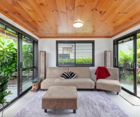 Hibiscus Hideaway - Orewa Holiday Home