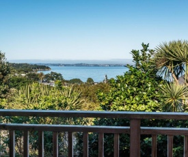 Hedgehog Heights - Waiheke Island Holiday Home