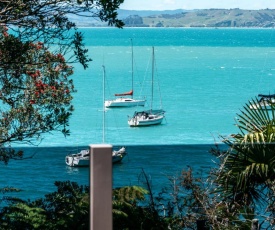 Kina Cottage - Waiheke Holiday Home