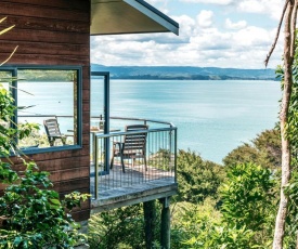 CrossTrees Chalet - Seaviews - Waiheke Island Holiday Unit